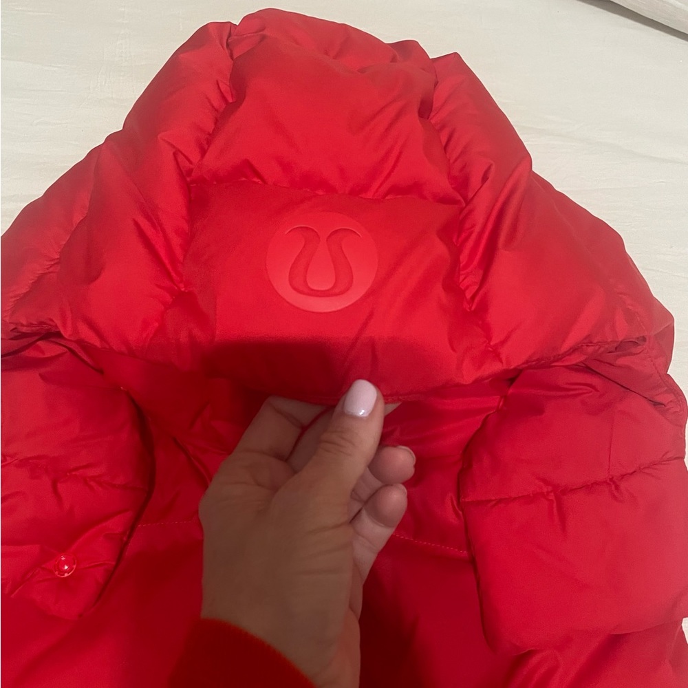 lululemon athletica RED Quilted Puffer Vest with Hood - Picture 4 of 9